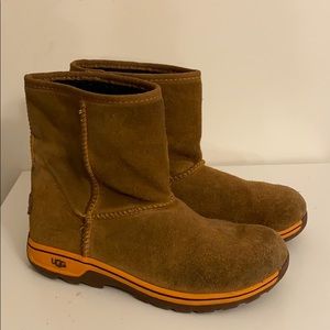 EUC UGG Lynden chestnut suede boot Sz 3